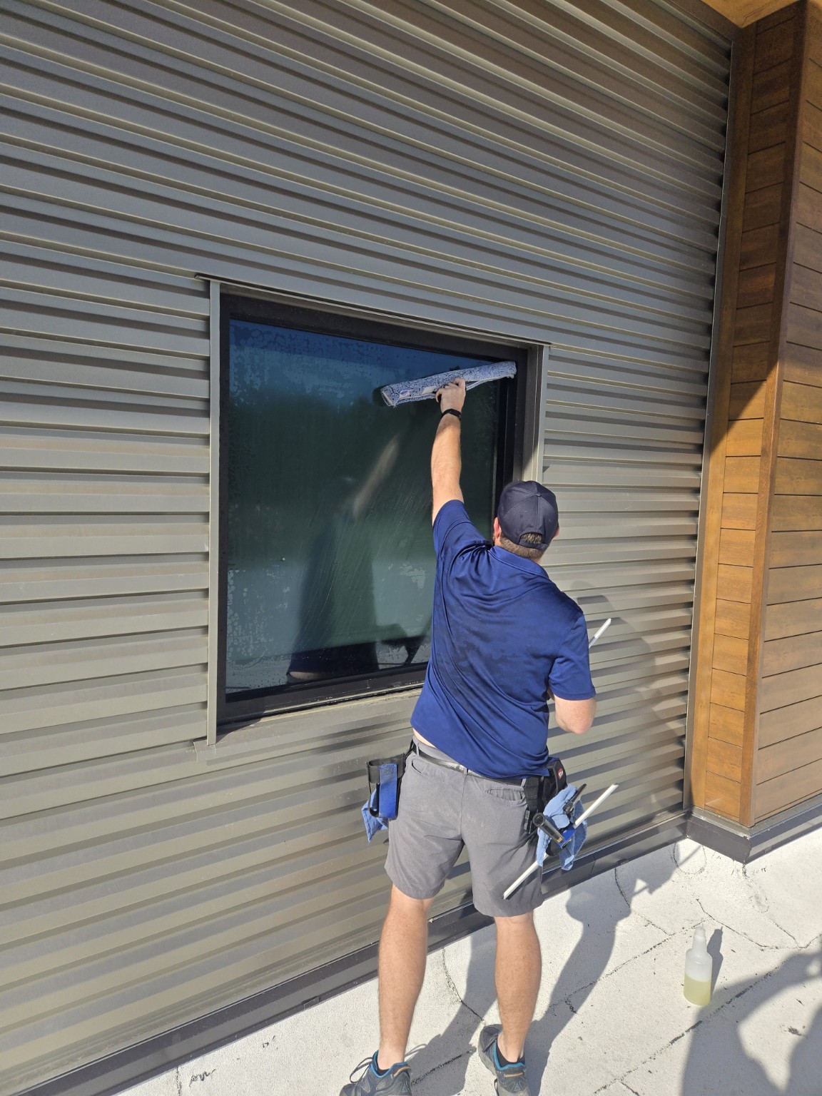 Window cleaning by hand